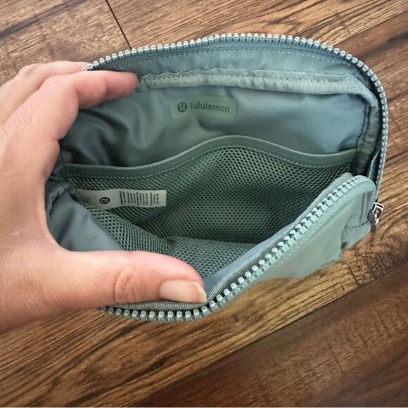 Lululemon Everywhere Belt Bag 2L Crater Blue NEW casual travel Fanny pack - Picture 5 of 8